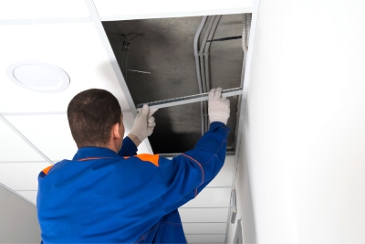 Alternative de faux plafond avantageuse, le Rockfon&reg; Pallas&trade; install&eacute; par Naniot &agrave; Namur